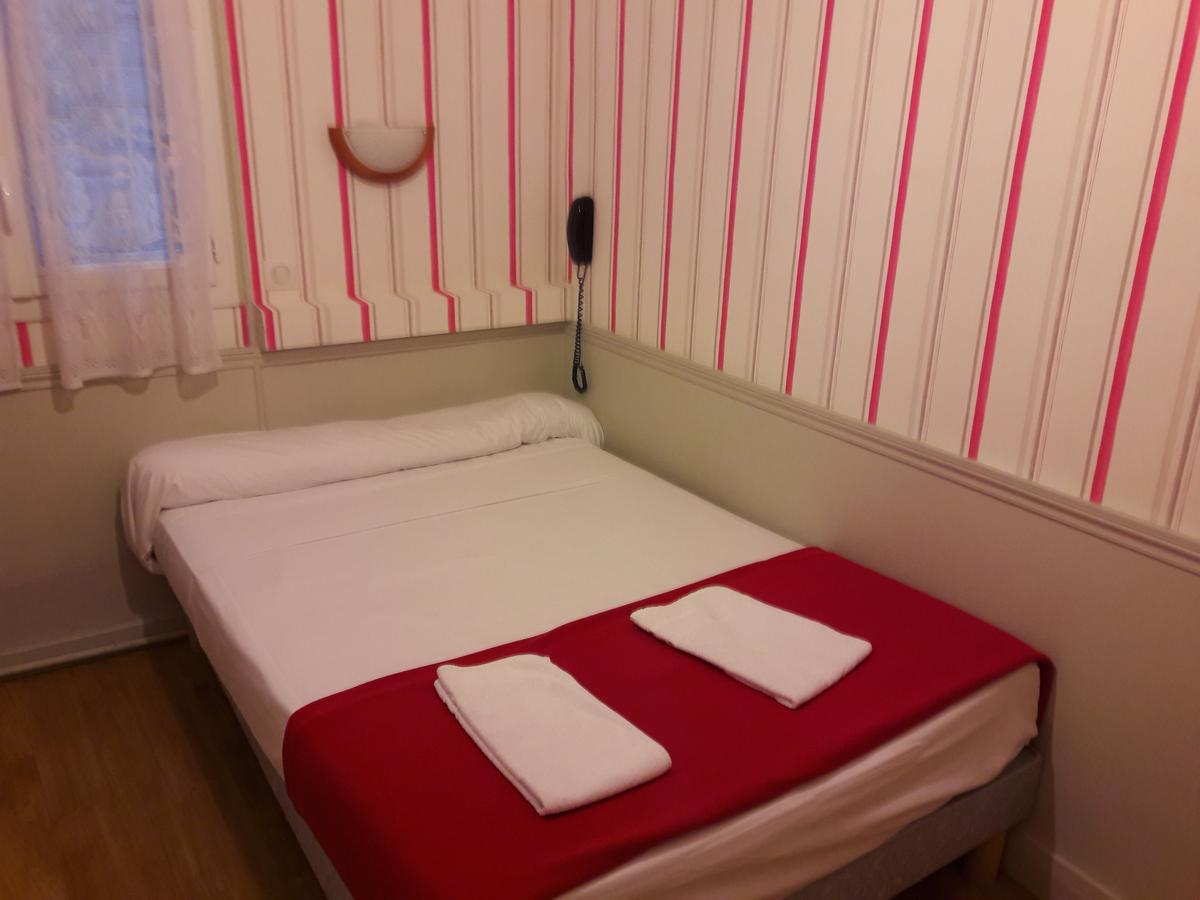 Perfect Hotel & Hostel Paryż Pokój zdjęcie A room at the hotel